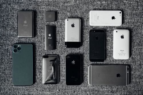 库克尴尬了 iPhone产能遭腰斩，代工厂拒绝评论，“要买就是现在”。手机软件设计与硬件困境的博弈